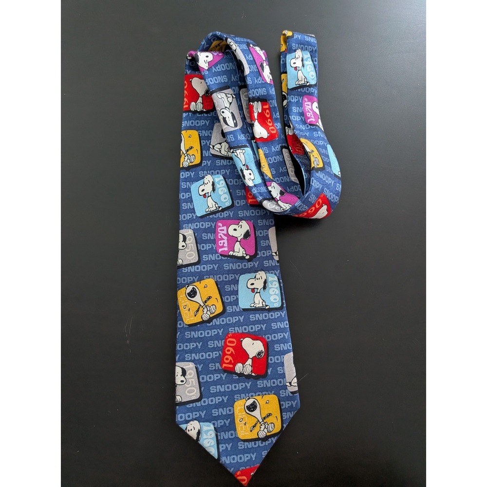 Snoopy Through The Decades Character Print Tie 60" Peanuts Schulz‎